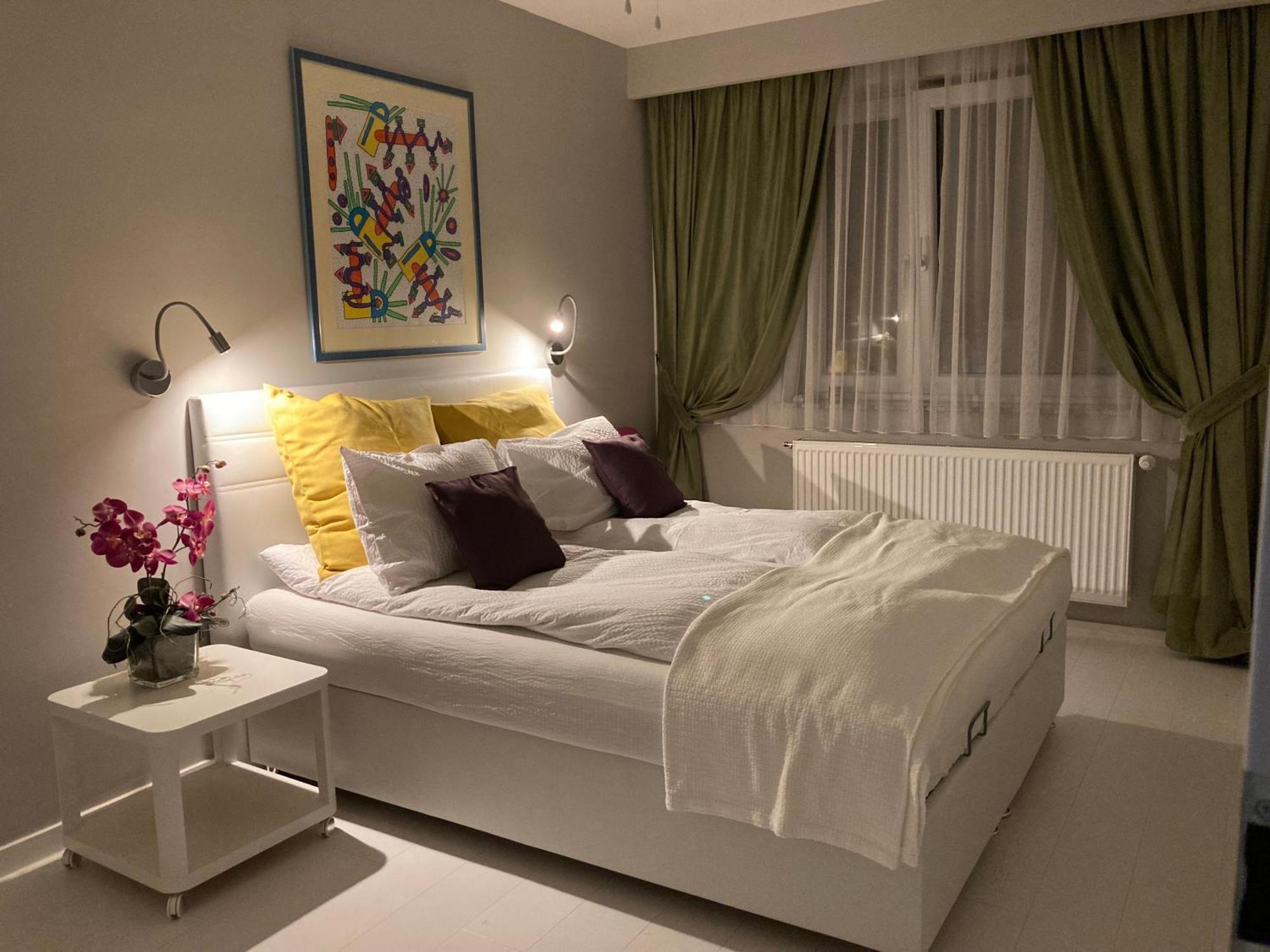 Apartamentul Max, Practic Si Confortabil Орадя Екстер'єр фото