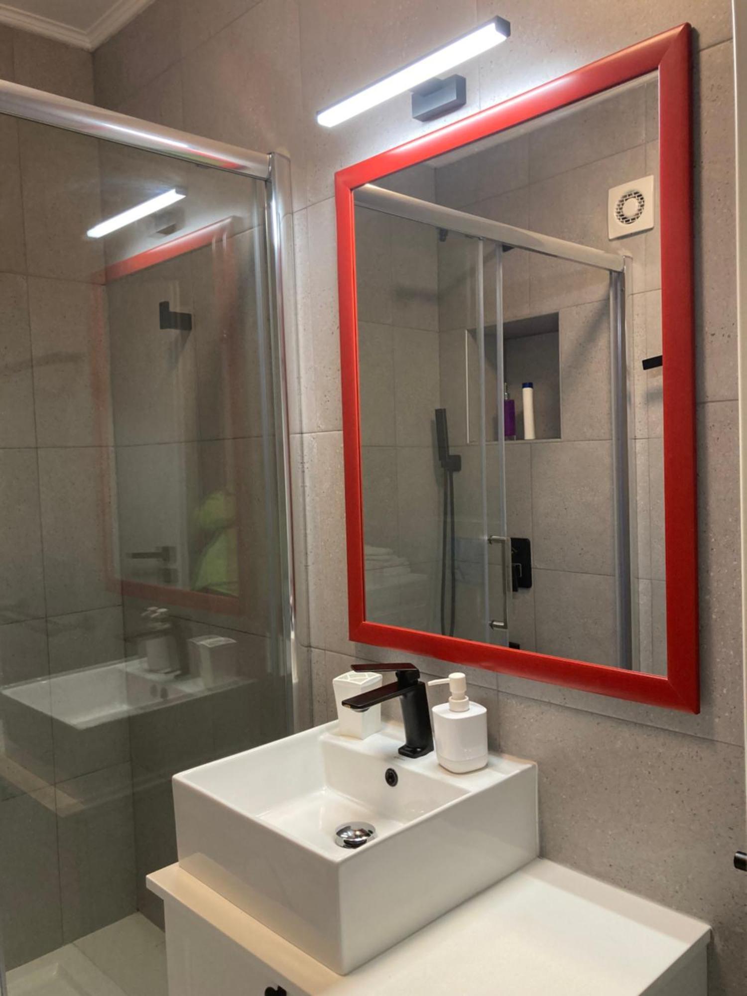 Apartamentul Max, Practic Si Confortabil Орадя Екстер'єр фото